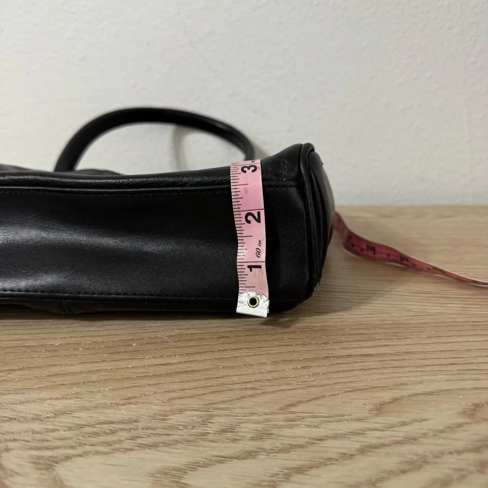 Worthington Black Leather Handbag Double‎ Handle Vintage 90s Y2K Gold Accents